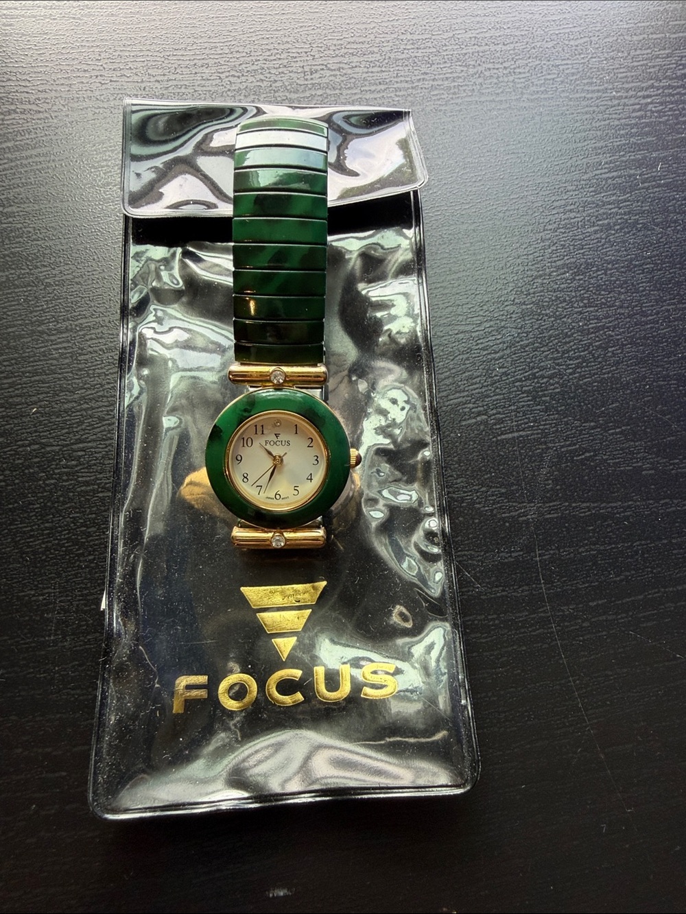 FOCUS Women's Emerald Green Bracelet Watch with Gold Accents